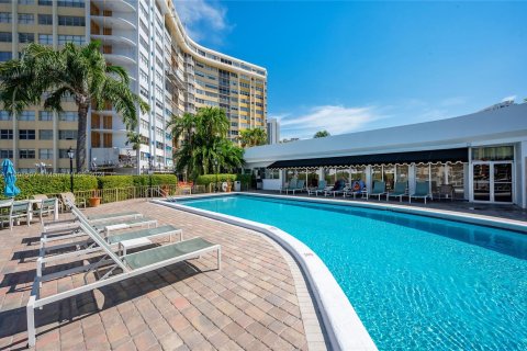 Condominio en venta en Hallandale Beach, Florida, 1 dormitorio, 77.48 m2 № 1232527 - foto 20