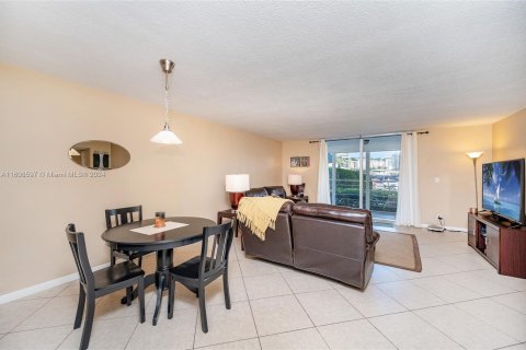 Condo in Hallandale Beach, Florida, 1 bedroom  № 1232527 - photo 7