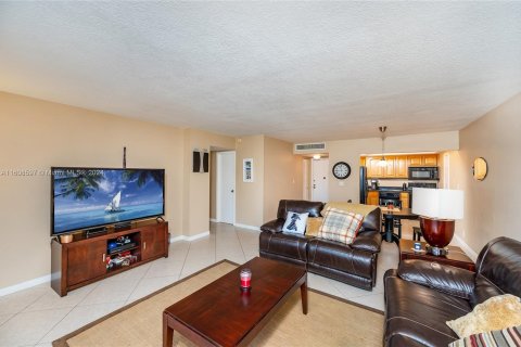 Condominio en venta en Hallandale Beach, Florida, 1 dormitorio, 77.48 m2 № 1232527 - foto 4