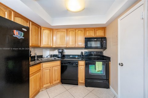 Condo in Hallandale Beach, Florida, 1 bedroom  № 1232527 - photo 6