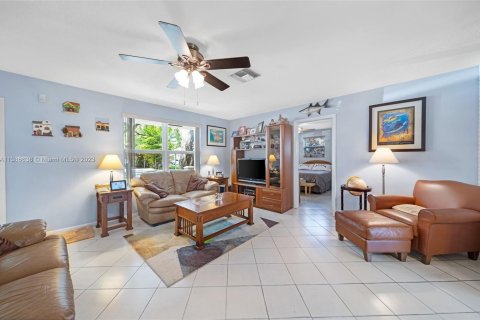Купить виллу или дом в Норт-Майами-Бич, Флорида 3 спальни, 112.04м2, № 496239 - фото 3