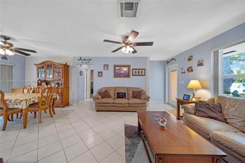 Купить виллу или дом в Норт-Майами-Бич, Флорида 3 спальни, 112.04м2, № 496239 - фото 6