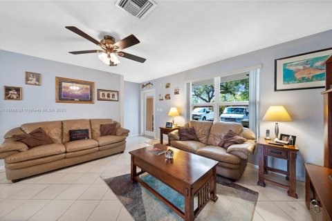 Купить виллу или дом в Норт-Майами-Бич, Флорида 3 спальни, 112.04м2, № 496239 - фото 5