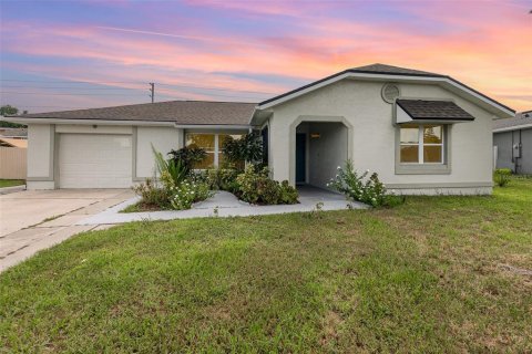 Villa ou maison à vendre à Kissimmee, Floride: 4 chambres, 171.22 m2 № 1296486 - photo 1