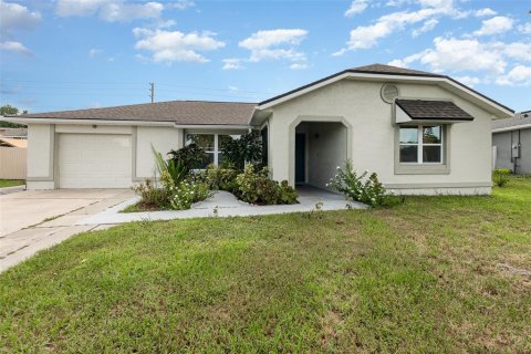 Villa ou maison à vendre à Kissimmee, Floride: 4 chambres, 171.22 m2 № 1296486 - photo 2