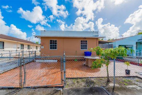 Casa en venta en Miami, Florida, 2 dormitorios, 70.79 m2 № 1412416 - foto 2