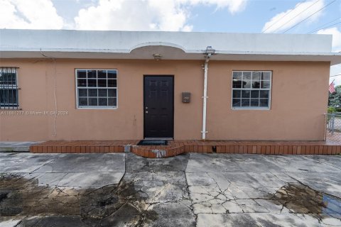 Casa en venta en Miami, Florida, 2 dormitorios, 70.79 m2 № 1412416 - foto 1