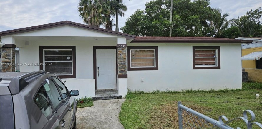 House in Miami, Florida 4 bedrooms, 172.98 sq.m. № 1377382