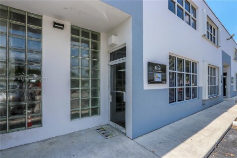 Propiedad comercial en venta en Miami, Florida № 1328780 - foto 21