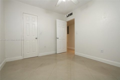 Condominio en venta en Opa-locka, Florida, 3 dormitorios, 95.13 m2 № 1328860 - foto 17