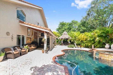 House in Miami, Florida 5 bedrooms, 284 sq.m. № 1328820 - photo 3