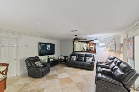 Villa ou maison à vendre à Miami, Floride: 5 chambres, 284 m2 № 1328820 - photo 22