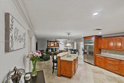 House in Miami, Florida 5 bedrooms, 284 sq.m. № 1328820 - photo 19