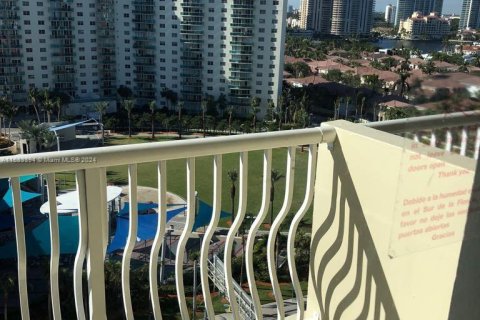 Studio in the Condo in Sunny Isles Beach, Florida  № 1421496 - photo 1