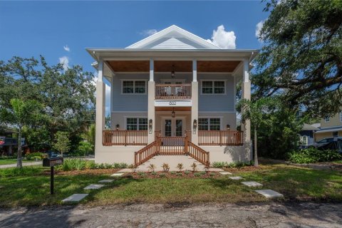 Casa en venta en Tampa, Florida, 4 dormitorios, 216.56 m2 № 1375344 - foto 1