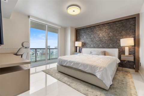 Condo in Miami, Florida, 2 bedrooms  № 1356971 - photo 11