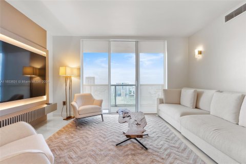 Condo in Miami, Florida, 2 bedrooms  № 1356971 - photo 1