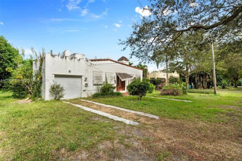 House in Biscayne Park, Florida 4 bedrooms, 228.54 sq.m. № 922197 - photo 5