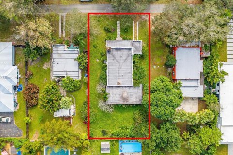 Casa en venta en Biscayne Park, Florida, 4 dormitorios, 228.54 m2 № 922197 - foto 1