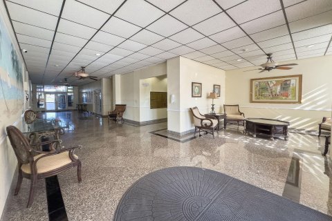 Condo in Fort Lauderdale, Florida, 2 bedrooms  № 1174802 - photo 1