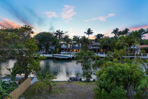 Villa ou maison à vendre à Miami Beach, Floride: 5 chambres, 466.74 m2 № 1354490 - photo 16