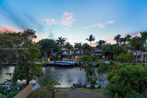 Villa ou maison à vendre à Miami Beach, Floride: 5 chambres, 466.74 m2 № 1354490 - photo 15