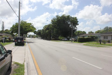 Villa ou maison à vendre à Opa-locka, Floride: 3 chambres, 124.67 m2 № 1354492 - photo 5