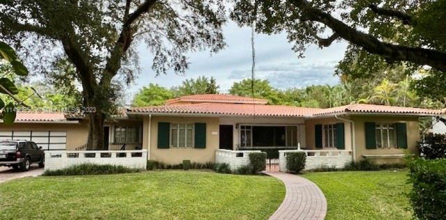 Villa ou maison à Coral Gables, Floride 5 chambres, 389.26 m2 № 1354491