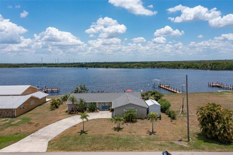 Villa ou maison à vendre à Punta Gorda, Floride: 3 chambres, 167.97 m2 № 1248285 - photo 1