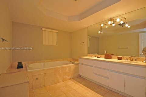 Copropriété à vendre à Sunny Isles Beach, Floride: 2 chambres, 160.72 m2 № 1292740 - photo 11