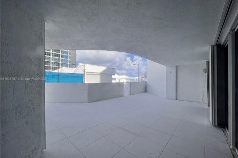 Condominio en venta en Sunny Isles Beach, Florida, 2 dormitorios, 160.72 m2 № 1292740 - foto 3