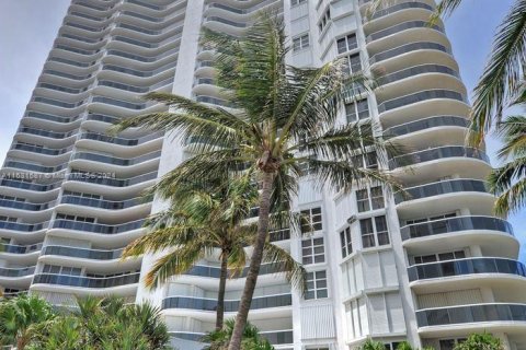 Copropriété à vendre à Sunny Isles Beach, Floride: 2 chambres, 160.72 m2 № 1292740 - photo 1