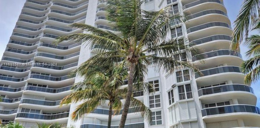 Condo in Sunny Isles Beach, Florida, 2 bedrooms  № 1292740