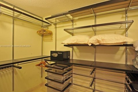 Condo in Sunny Isles Beach, Florida, 2 bedrooms  № 1292740 - photo 12