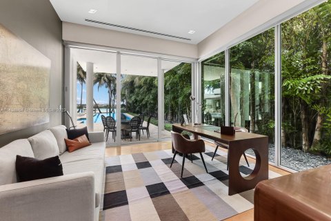 Villa ou maison à vendre à Miami Beach, Floride: 9 chambres, 891.77 m2 № 670438 - photo 27
