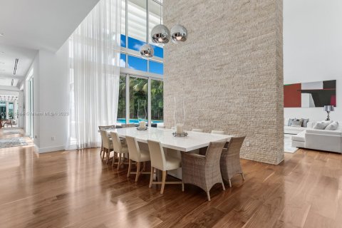 Villa ou maison à vendre à Miami Beach, Floride: 9 chambres, 891.77 m2 № 670438 - photo 14
