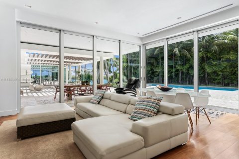 Villa ou maison à vendre à Miami Beach, Floride: 9 chambres, 891.77 m2 № 670438 - photo 22