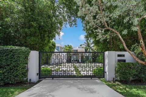 Villa ou maison à vendre à Miami Beach, Floride: 9 chambres, 891.77 m2 № 670438 - photo 3