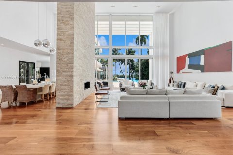 Villa ou maison à vendre à Miami Beach, Floride: 9 chambres, 891.77 m2 № 670438 - photo 11