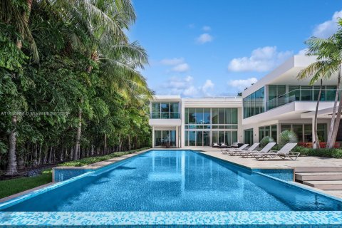 Villa ou maison à vendre à Miami Beach, Floride: 9 chambres, 891.77 m2 № 670438 - photo 2