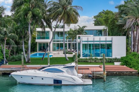 Купить виллу или дом в Майами-Бич, Флорида 9 спален, 891.77м2, № 670438 - фото 1