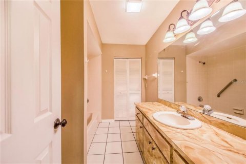 Duplex à vendre à Lakeland, Floride: 2 chambres, 118.08 m2 № 1243888 - photo 9