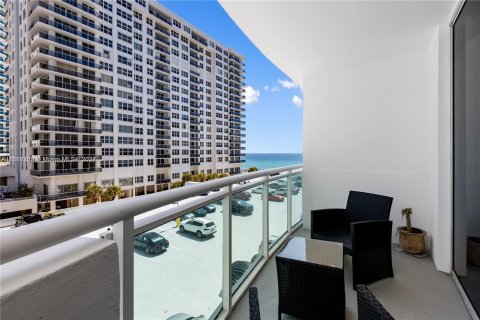 Condo in Hollywood, Florida, 1 bedroom  № 1176174 - photo 7