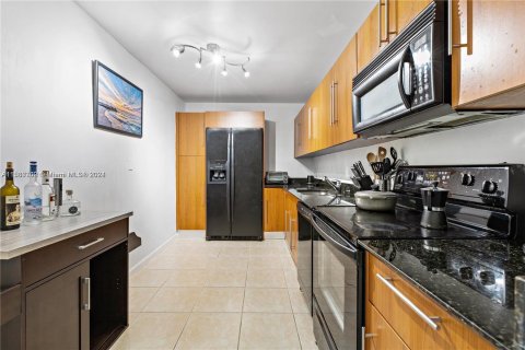 Condo in Hollywood, Florida, 1 bedroom  № 1176174 - photo 14