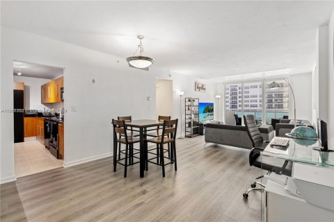 Copropriété à vendre à Hollywood, Floride: 1 chambre, 82.03 m2 № 1176174 - photo 12