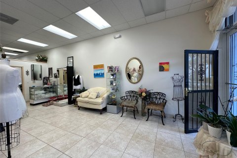 Immobilier commercial à vendre à Coral Springs, Floride № 884296 - photo 4