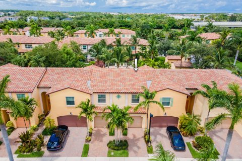 Touwnhouse à vendre à Palm Beach Gardens, Floride: 3 chambres, 159.61 m2 № 697082 - photo 1