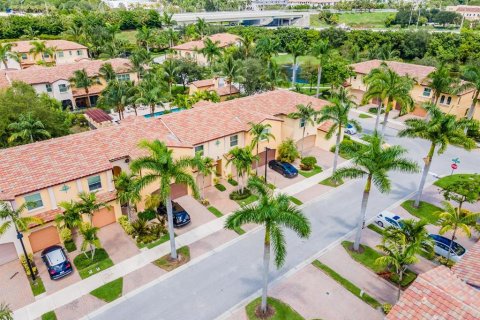 Touwnhouse à vendre à Palm Beach Gardens, Floride: 3 chambres, 159.61 m2 № 697082 - photo 2