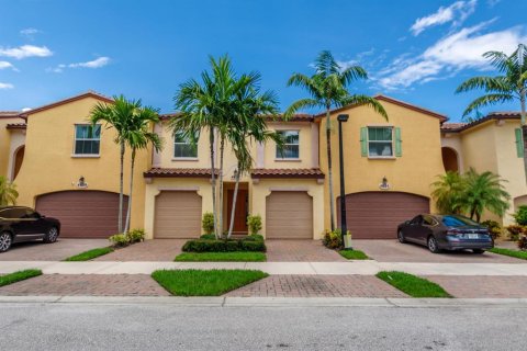 Townhouse in Palm Beach Gardens, Florida 3 bedrooms, 159.61 sq.m. № 697082 - photo 8