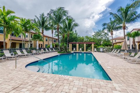 Touwnhouse à vendre à Palm Beach Gardens, Floride: 3 chambres, 159.61 m2 № 697082 - photo 5